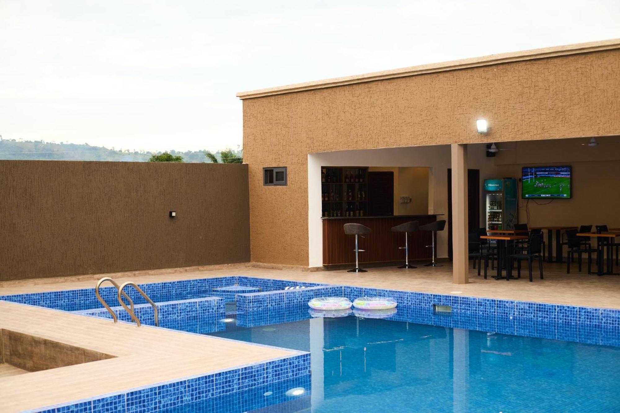 Aiden Homes And Apartments Hotel Koforidua Luaran gambar